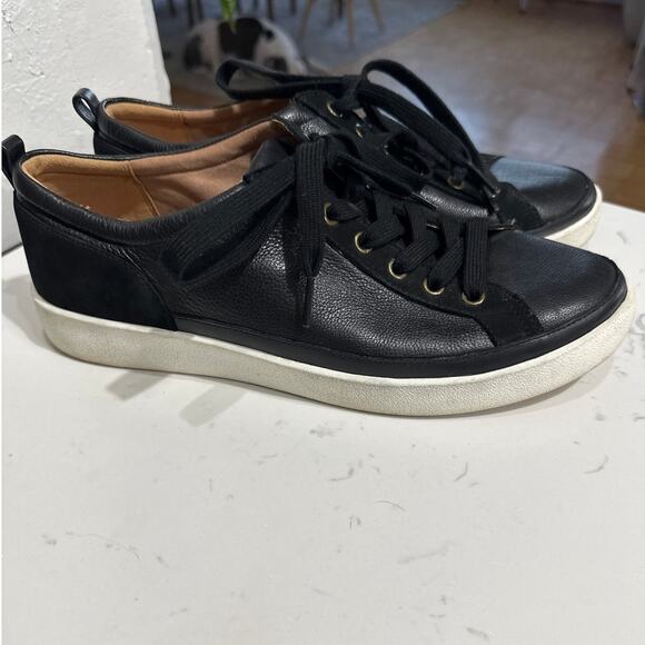 Vionic Women's Winny Black Onyx Leather Casual Sneaker, Size 10, EUC - Picture 1 of 9